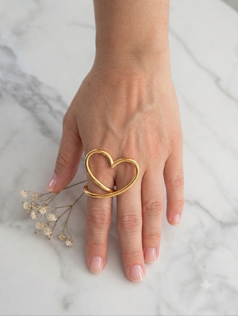 ​Gold Tone Heart Shape Statement Ring Size 9 Minimalist Fashion Jewelry